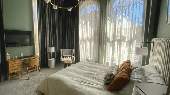KING CORNER ROOMS