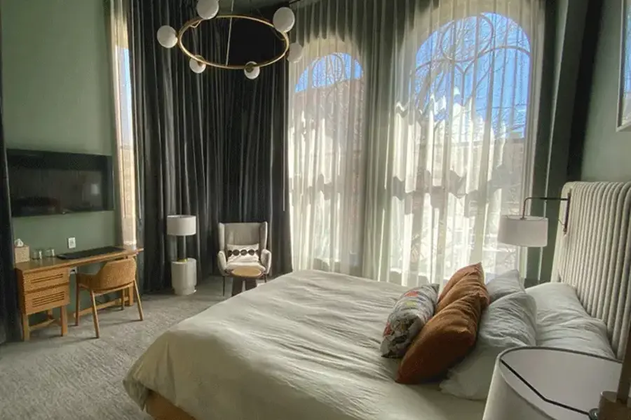 KING CORNER ROOMS