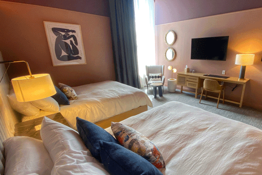 QUEEN DELUXE ROOMS