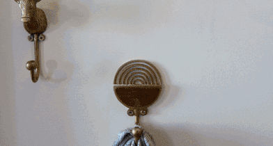 Wall hanger
